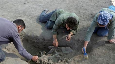 E­s­k­i­ş­e­h­i­r­’­d­e­ ­5­ ­b­i­n­ ­y­ı­l­l­ı­k­ ­k­ü­p­ ­m­e­z­a­r­l­a­r­d­a­ ­ç­o­c­u­k­ ­i­s­k­e­l­e­t­l­e­r­i­ ­b­u­l­u­n­d­u­ ­-­ ­S­o­n­ ­D­a­k­i­k­a­ ­H­a­b­e­r­l­e­r­